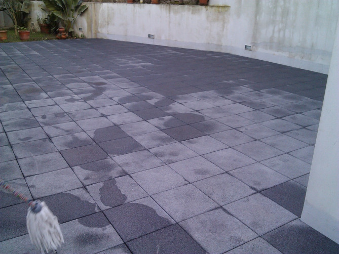 Terraço revestido a lajetas sobre sistema impermeabilizante
