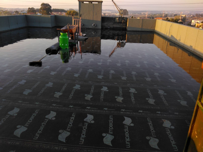 Terraço com tela asfáltica aplicada em toda a superfície
